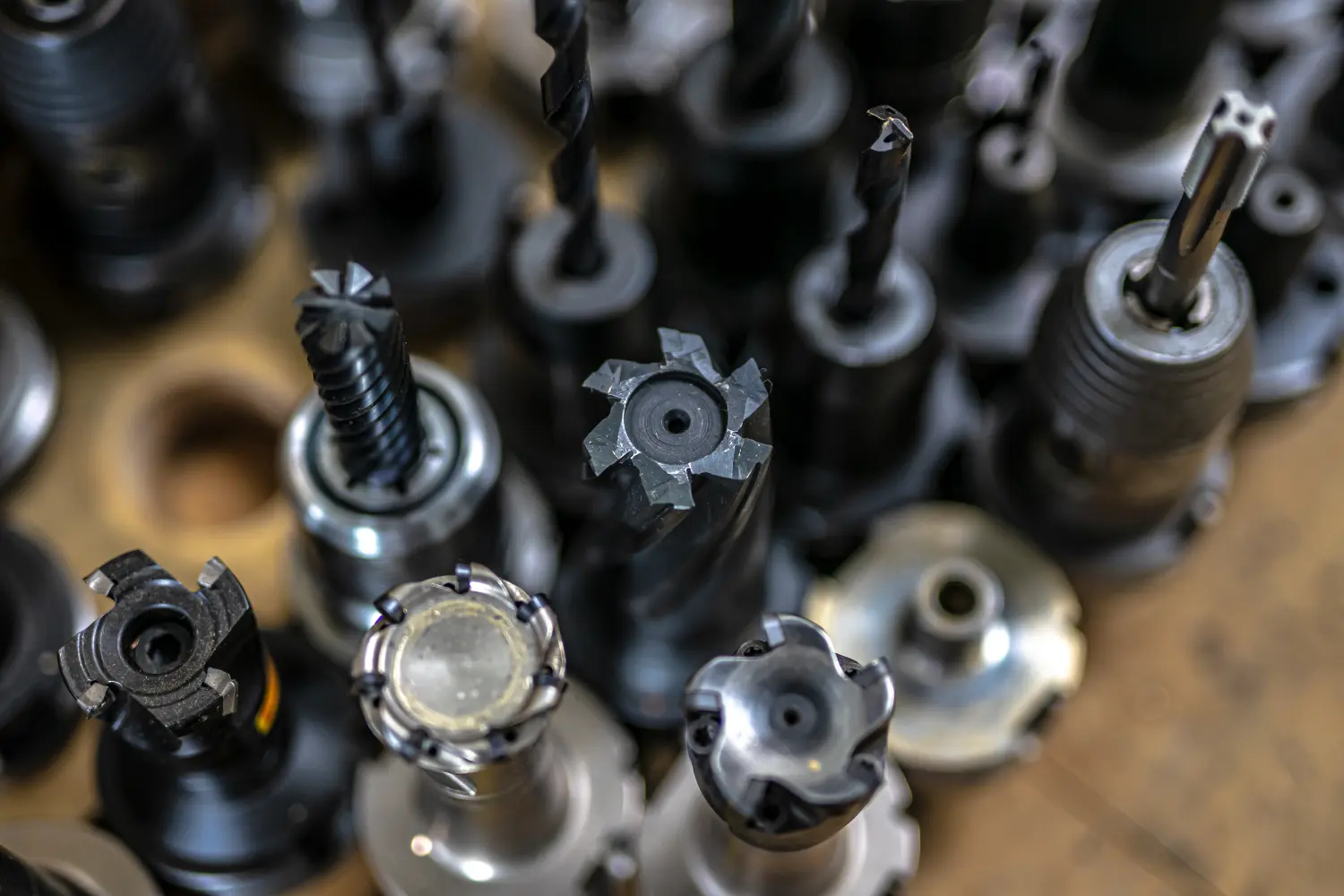 CNC Fräswerkzeuge in der Fabrik - Industrieller CNC Fräser 